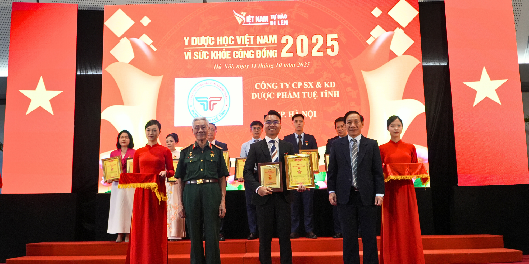 Vinh danh tại Y dược Học Việt Nam vì sức khỏe cộng đồng 2025